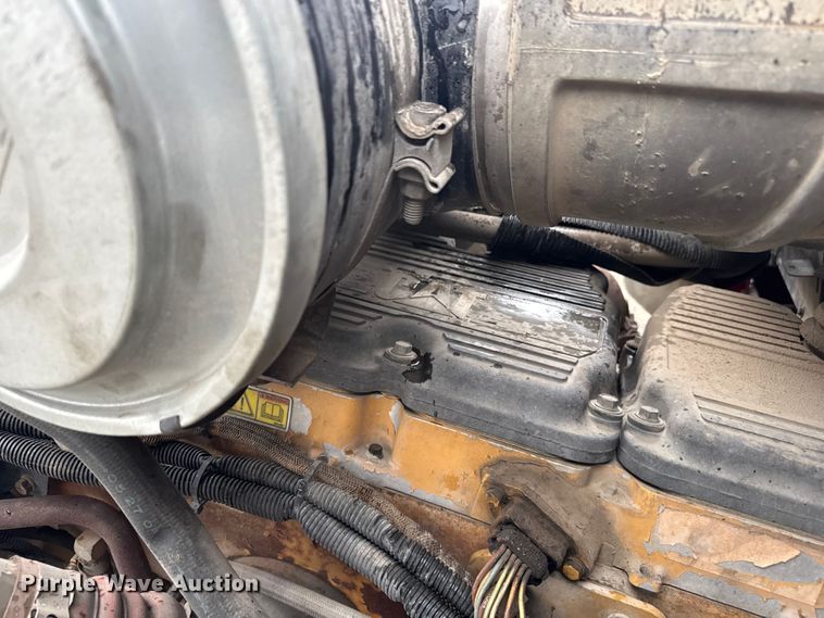 image for item EV1900 2003 Kenworth T600 semi truck