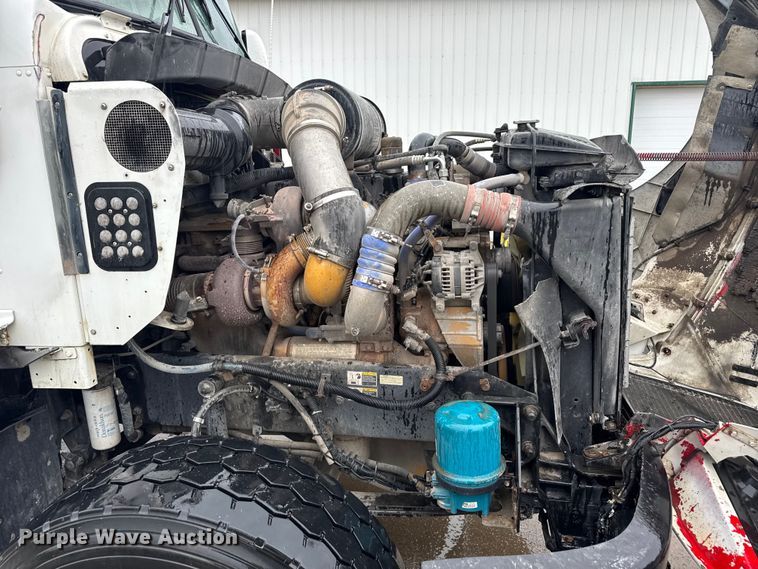 image for item EV1900 2003 Kenworth T600 semi truck