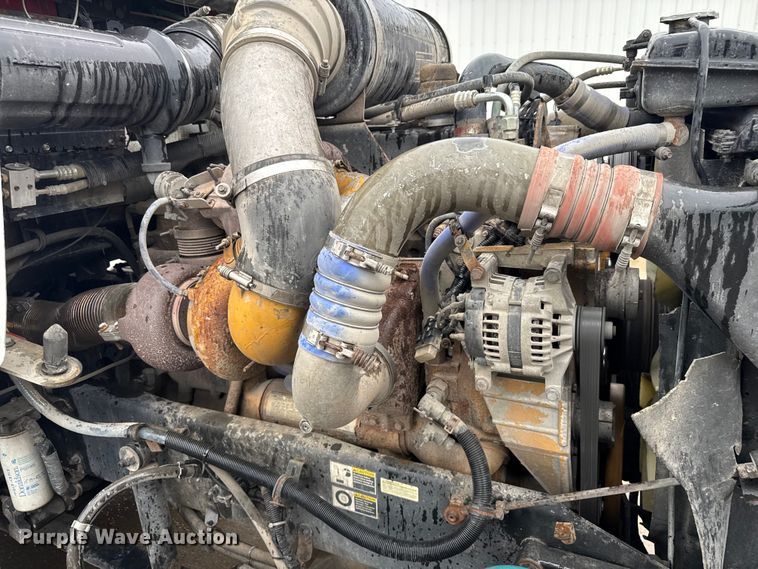 image for item EV1900 2003 Kenworth T600 semi truck