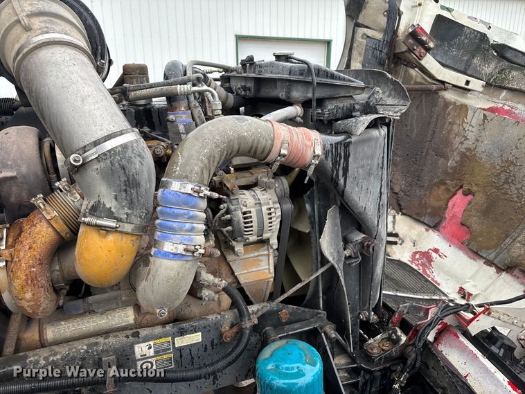 image for item EV1900 2003 Kenworth T600 semi truck