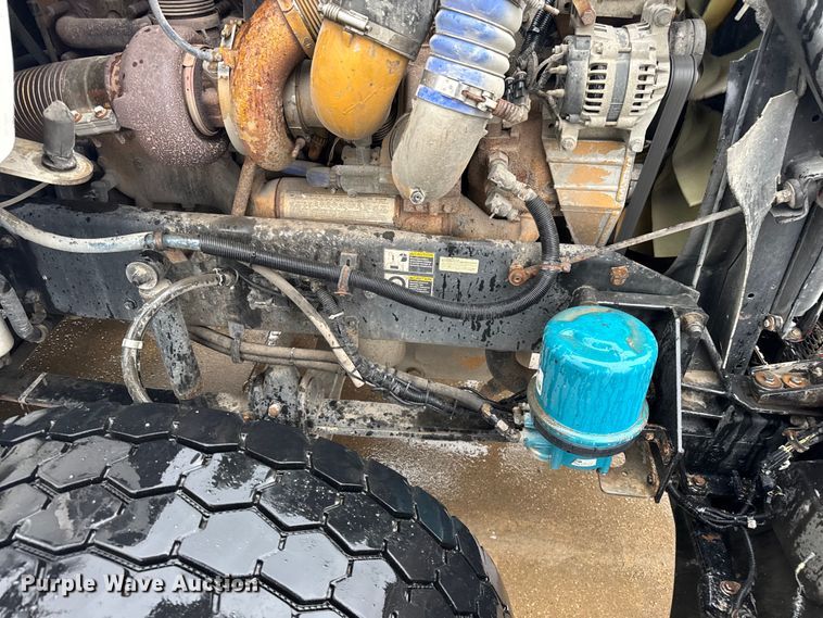 image for item EV1900 2003 Kenworth T600 semi truck