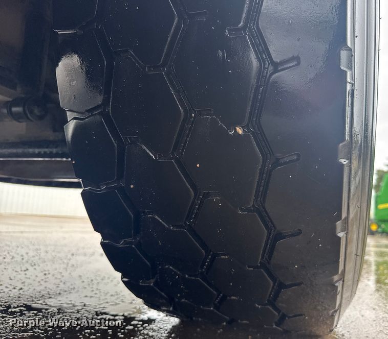 image for item EV1900 2003 Kenworth T600 semi truck