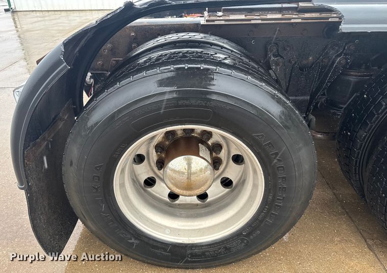 image for item EV1900 2003 Kenworth T600 semi truck