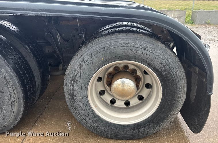 image for item EV1900 2003 Kenworth T600 semi truck