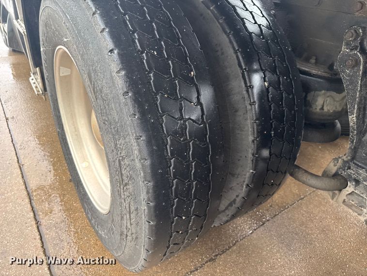 image for item EV1900 2003 Kenworth T600 semi truck