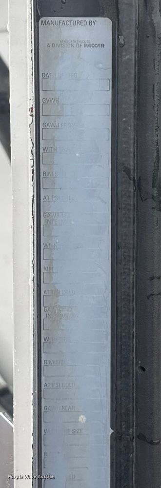 image for item EV1900 2003 Kenworth T600 semi truck