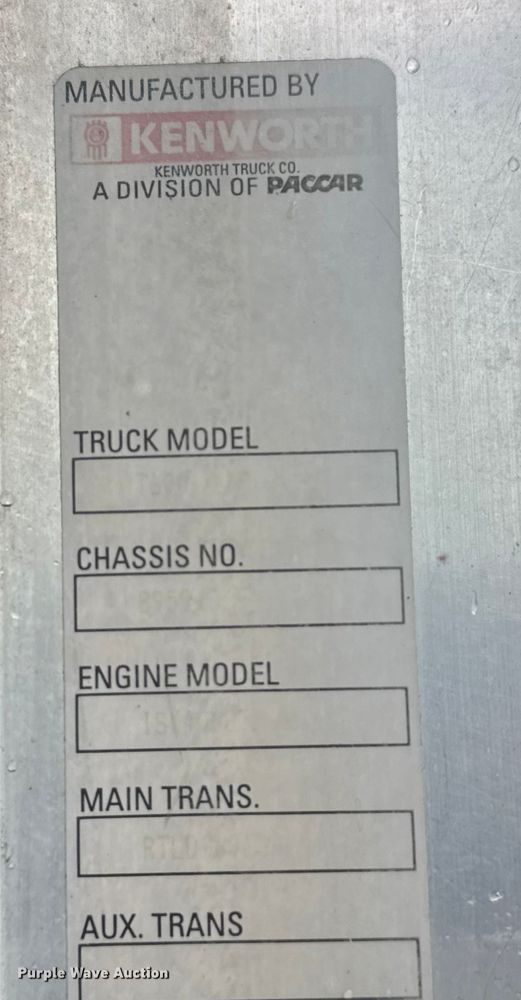 image for item EV1900 2003 Kenworth T600 semi truck