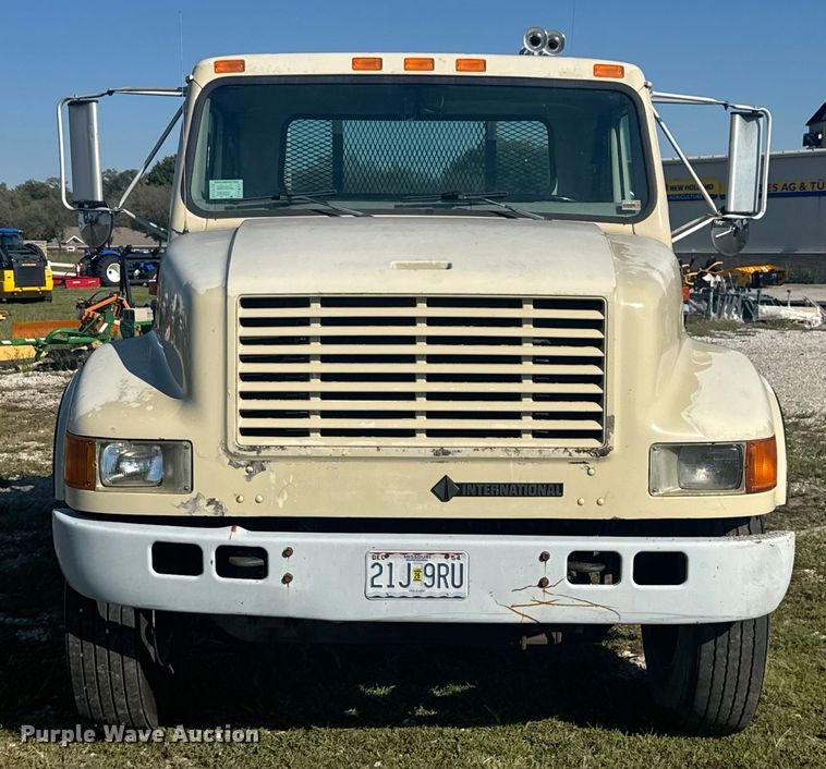 image for item EV1958 1997 International 4700 rollback truck