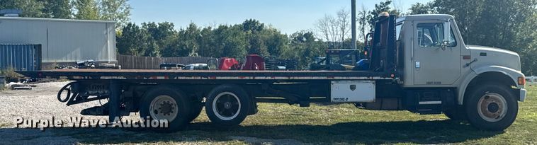 image for item EV1958 1997 International 4700 rollback truck