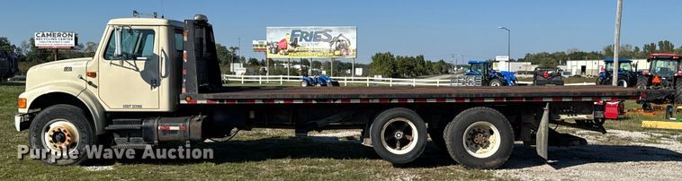 image for item EV1958 1997 International 4700 rollback truck