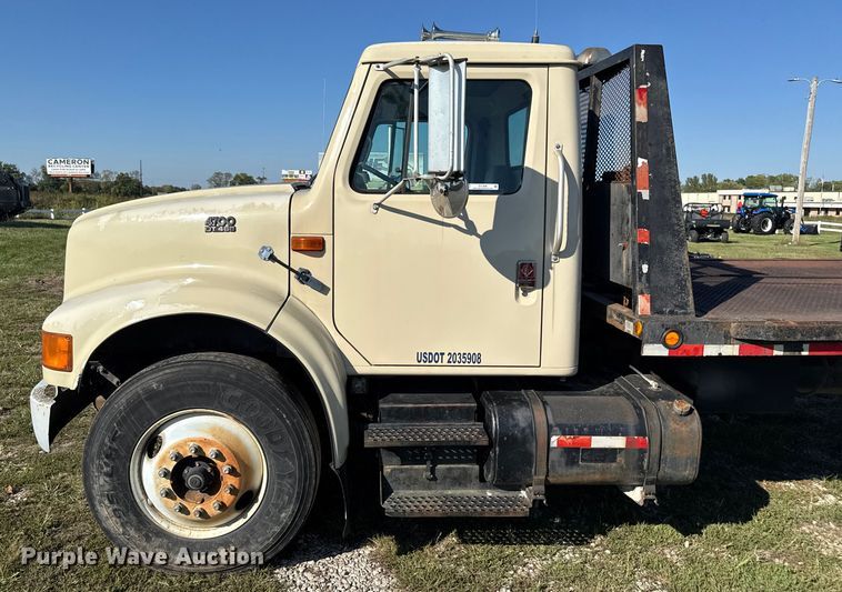 image for item EV1958 1997 International 4700 rollback truck