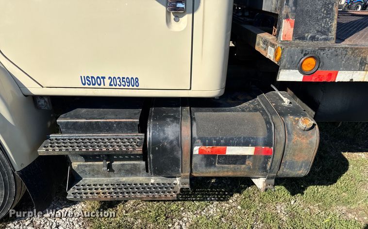 image for item EV1958 1997 International 4700 rollback truck