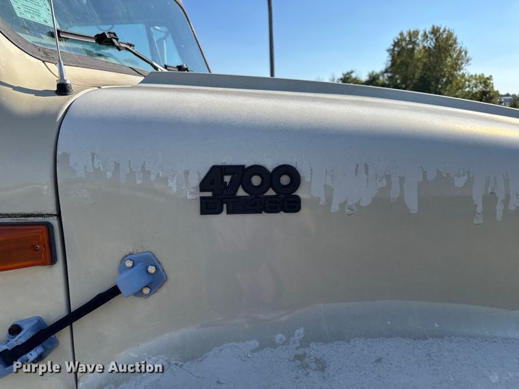 image for item EV1958 1997 International 4700 rollback truck