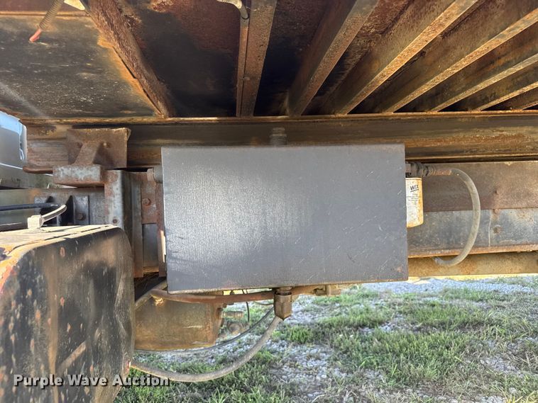 image for item EV1958 1997 International 4700 rollback truck