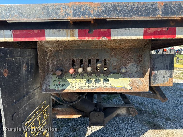 image for item EV1958 1997 International 4700 rollback truck