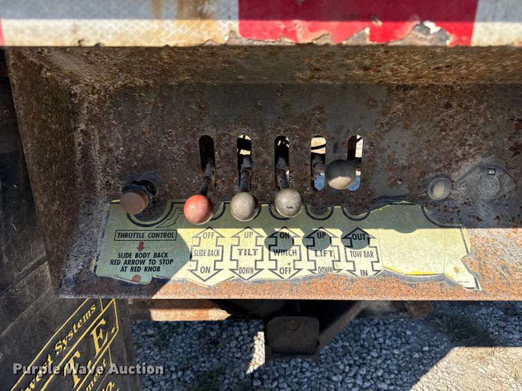 image for item EV1958 1997 International 4700 rollback truck