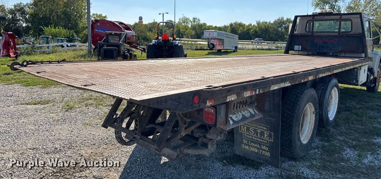 image for item EV1958 1997 International 4700 rollback truck