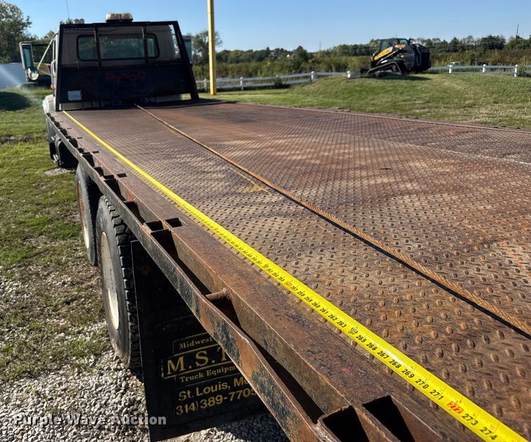 image for item EV1958 1997 International 4700 rollback truck