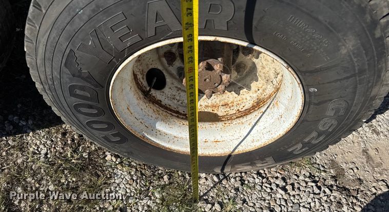 image for item EV1958 1997 International 4700 rollback truck