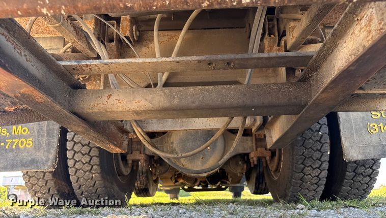 image for item EV1958 1997 International 4700 rollback truck