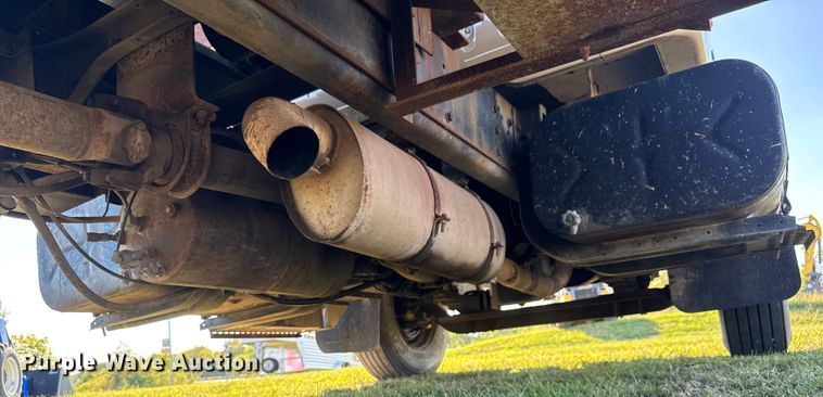 image for item EV1958 1997 International 4700 rollback truck