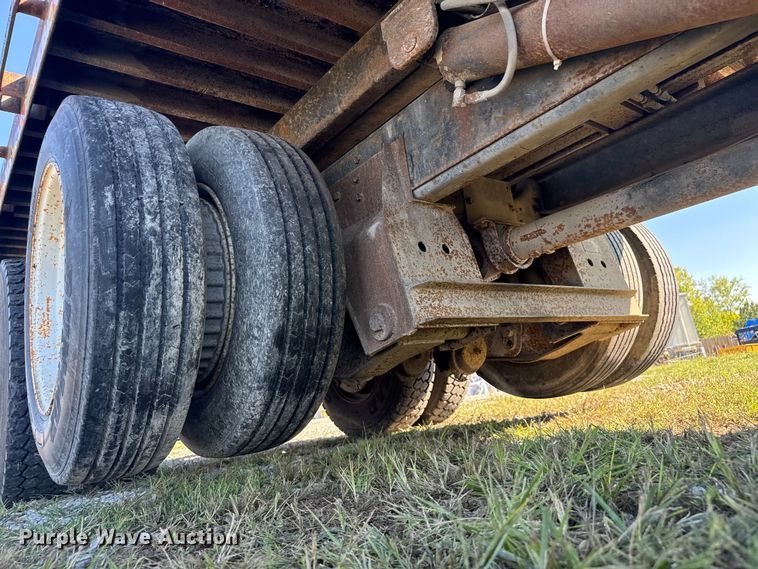 image for item EV1958 1997 International 4700 rollback truck