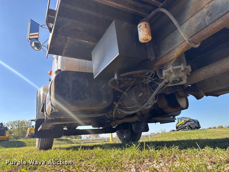 image for item EV1958 1997 International 4700 rollback truck