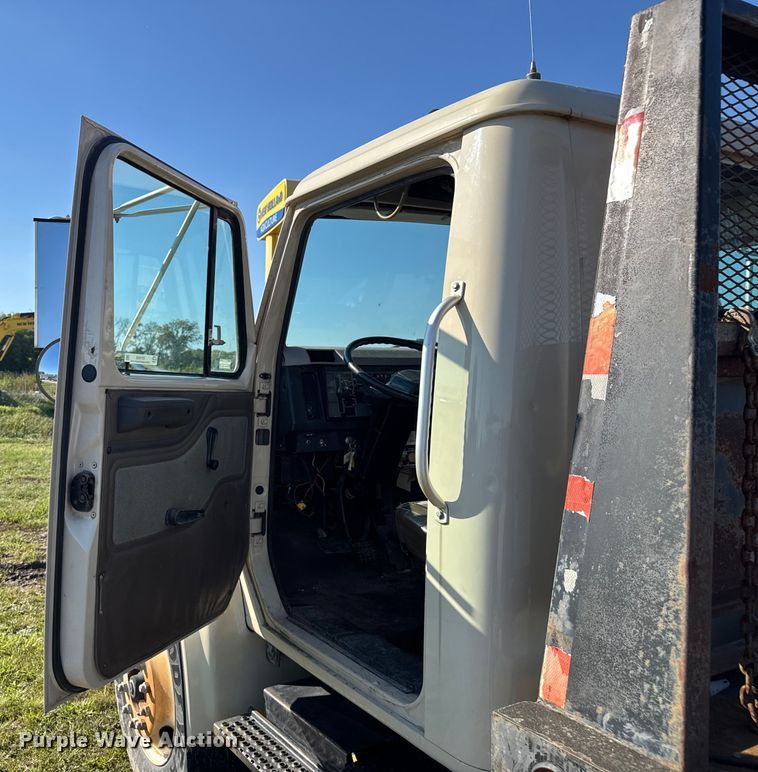 image for item EV1958 1997 International 4700 rollback truck