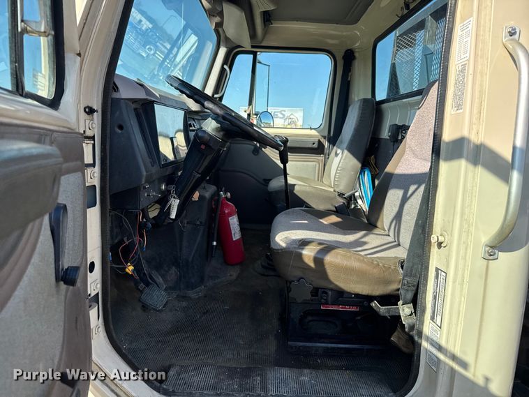 image for item EV1958 1997 International 4700 rollback truck