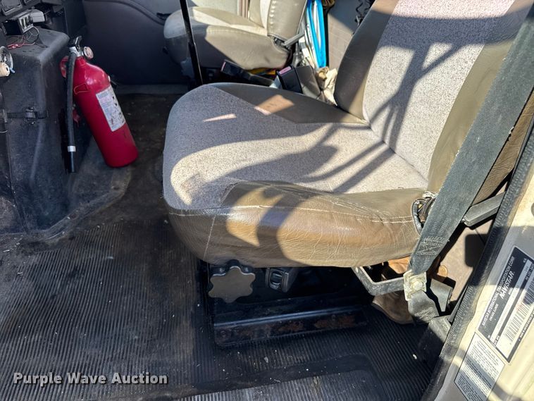 image for item EV1958 1997 International 4700 rollback truck