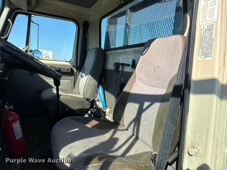 image for item EV1958 1997 International 4700 rollback truck