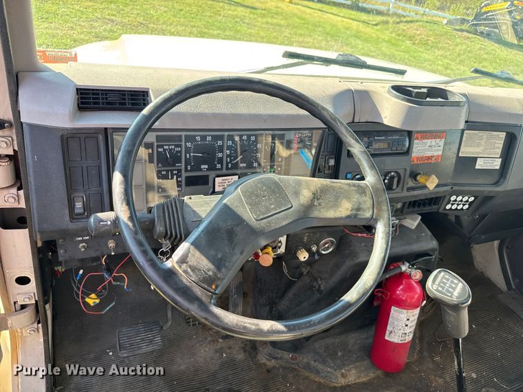 image for item EV1958 1997 International 4700 rollback truck