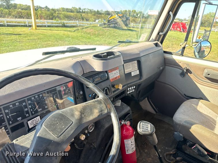 image for item EV1958 1997 International 4700 rollback truck