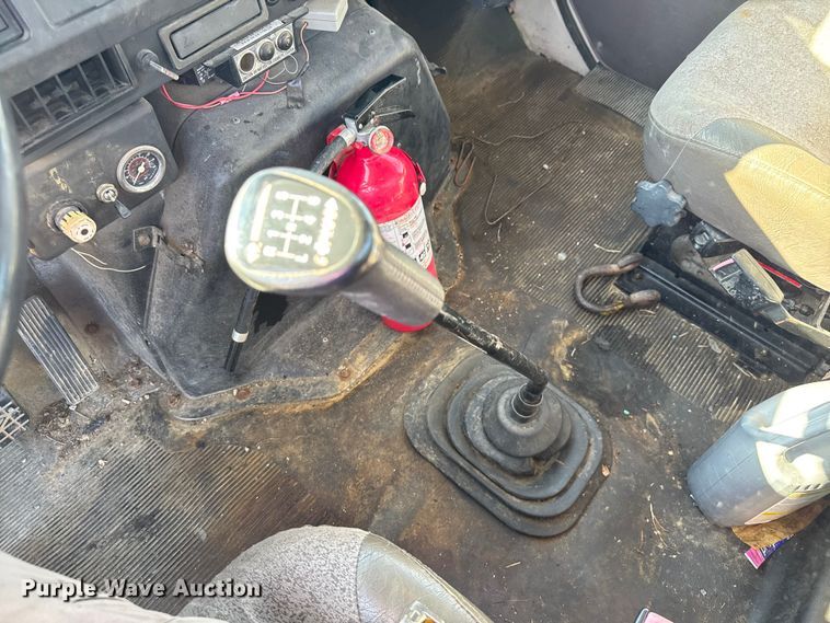 image for item EV1958 1997 International 4700 rollback truck