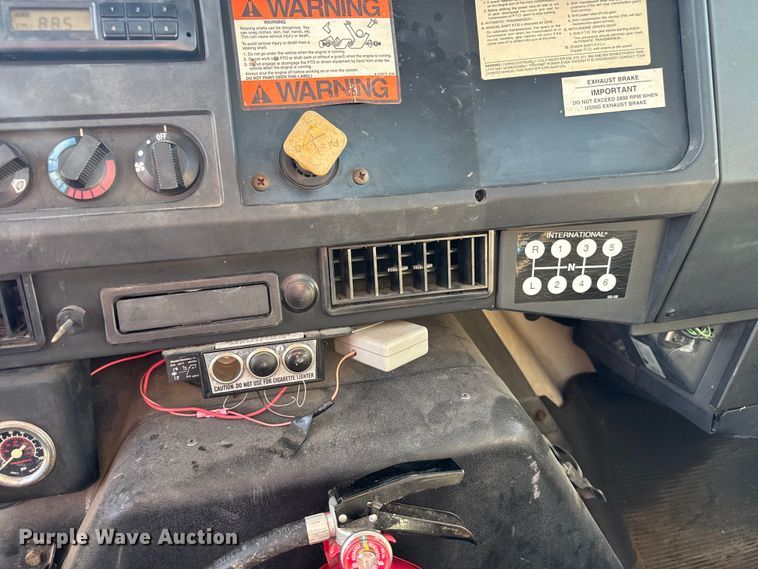 image for item EV1958 1997 International 4700 rollback truck