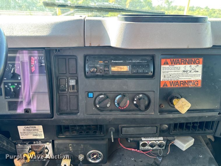 image for item EV1958 1997 International 4700 rollback truck