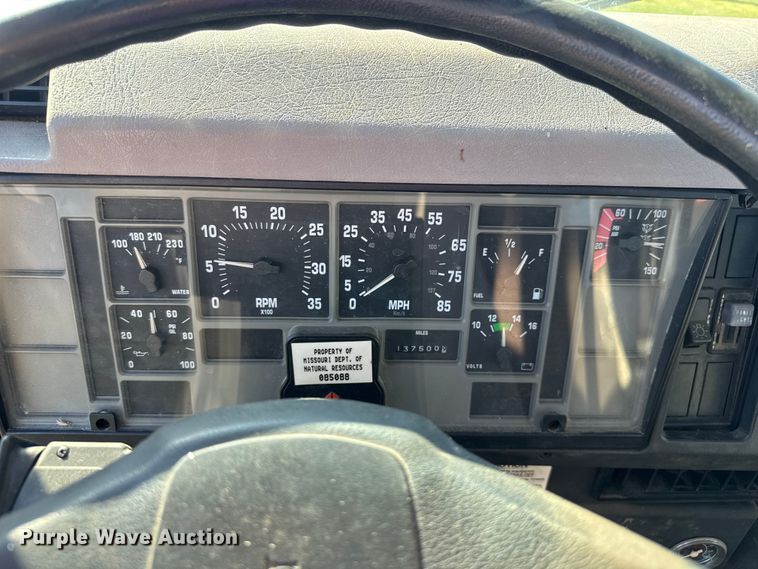 image for item EV1958 1997 International 4700 rollback truck