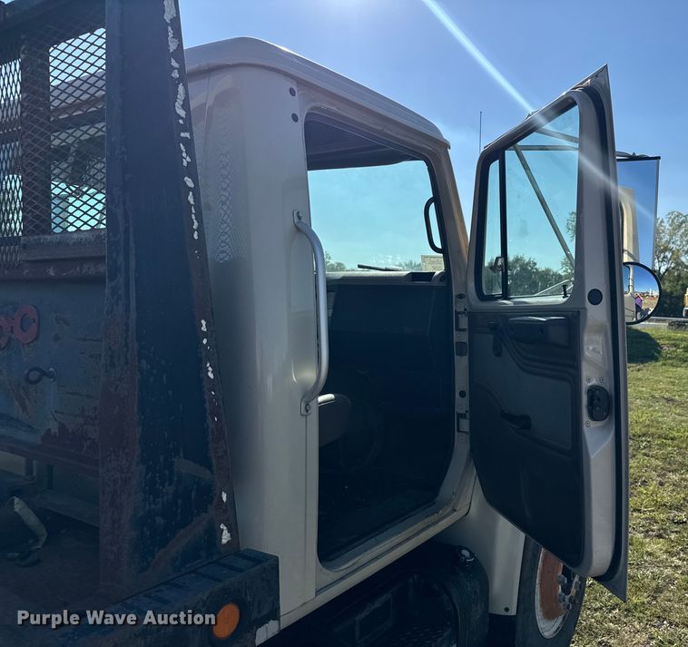 image for item EV1958 1997 International 4700 rollback truck
