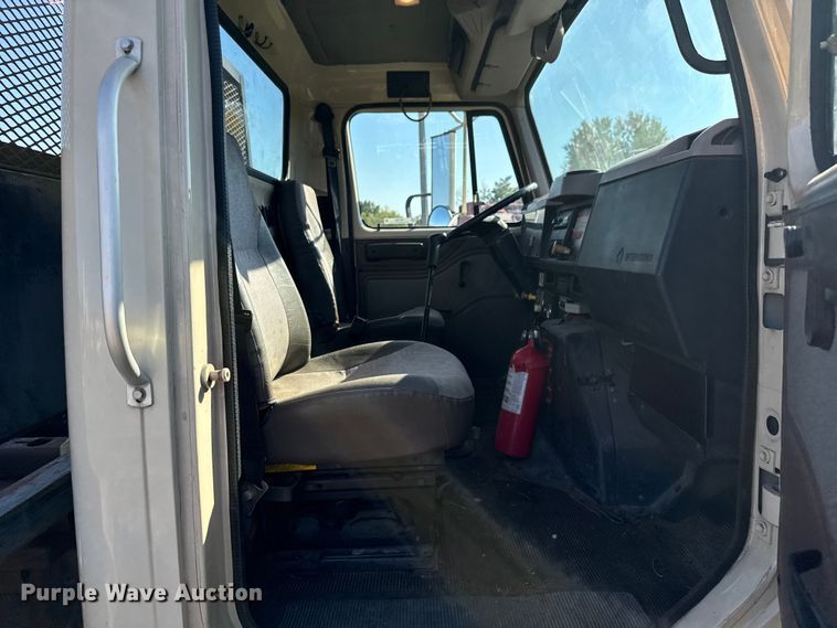 image for item EV1958 1997 International 4700 rollback truck