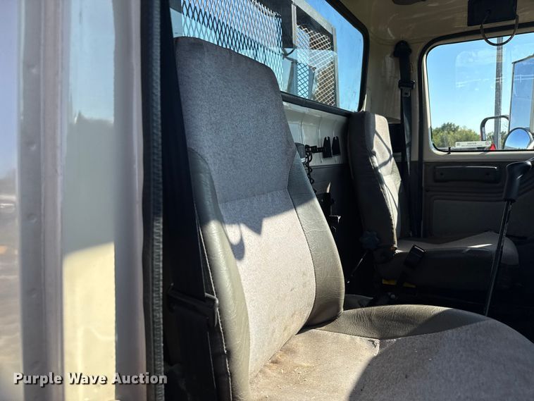 image for item EV1958 1997 International 4700 rollback truck