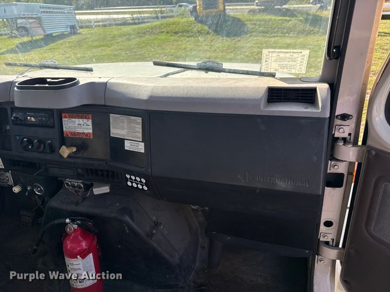 image for item EV1958 1997 International 4700 rollback truck