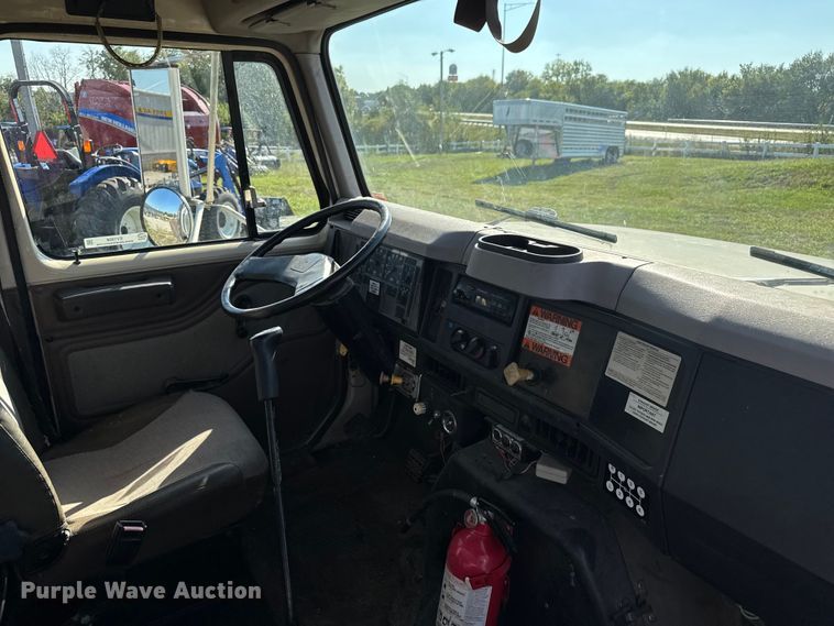 image for item EV1958 1997 International 4700 rollback truck