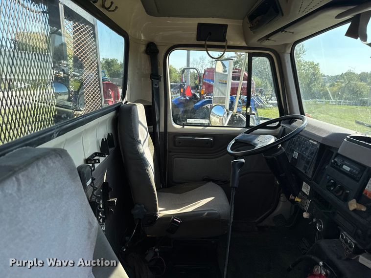 image for item EV1958 1997 International 4700 rollback truck