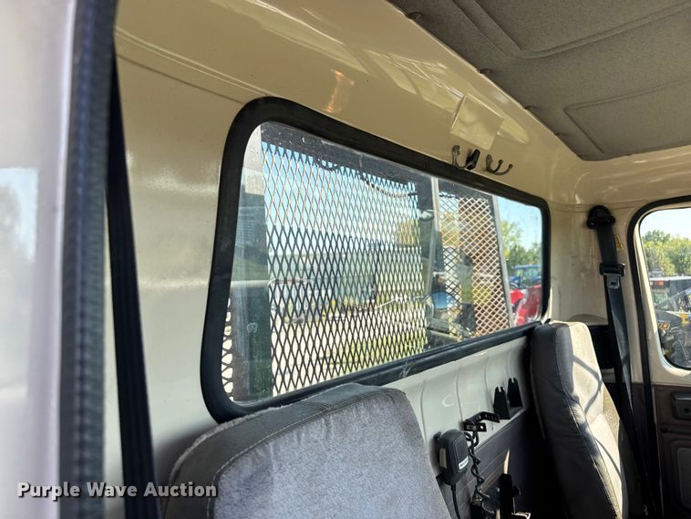 image for item EV1958 1997 International 4700 rollback truck