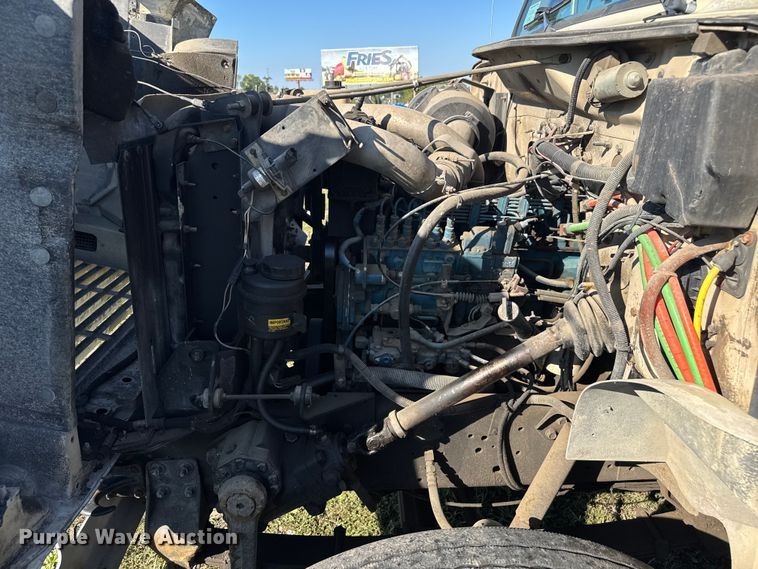 image for item EV1958 1997 International 4700 rollback truck