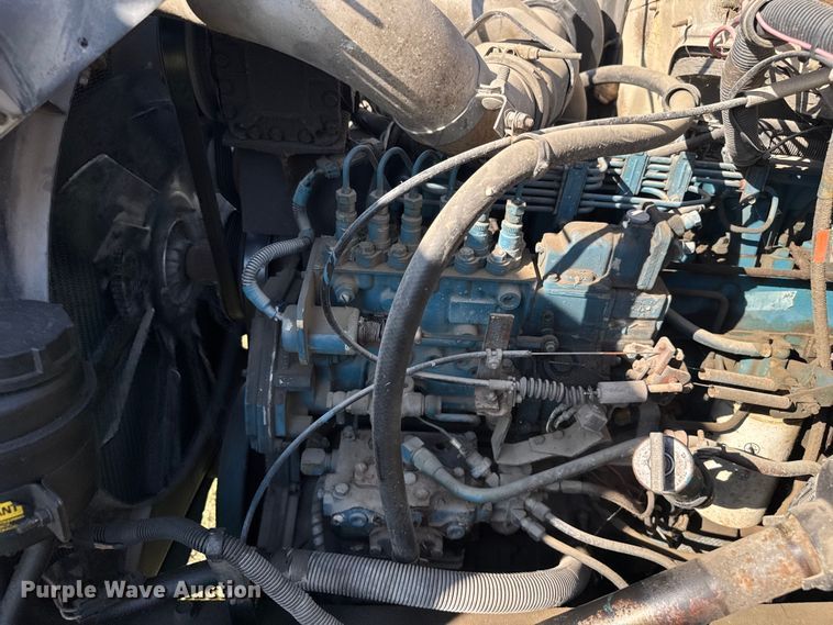 image for item EV1958 1997 International 4700 rollback truck