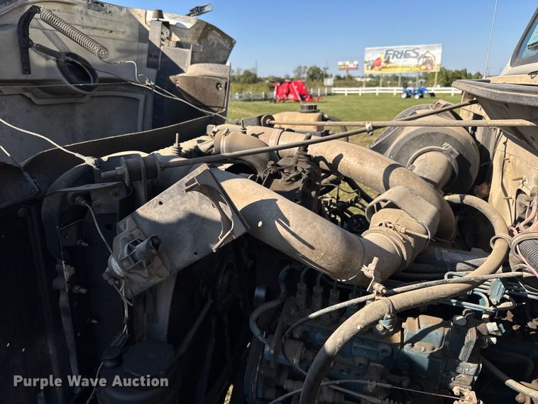 image for item EV1958 1997 International 4700 rollback truck