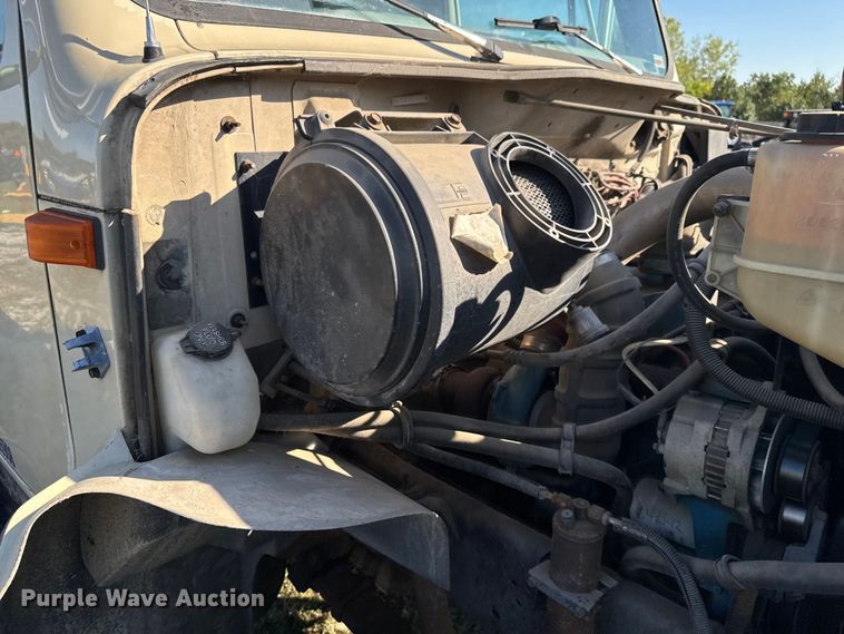 image for item EV1958 1997 International 4700 rollback truck