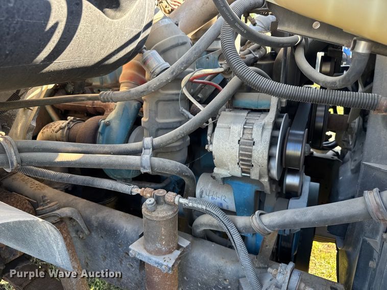 image for item EV1958 1997 International 4700 rollback truck