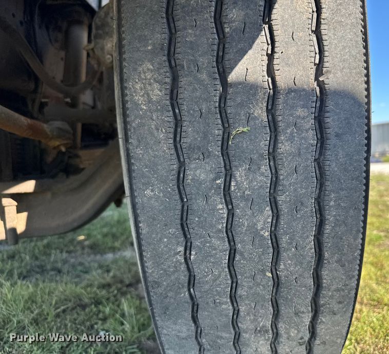 image for item EV1958 1997 International 4700 rollback truck